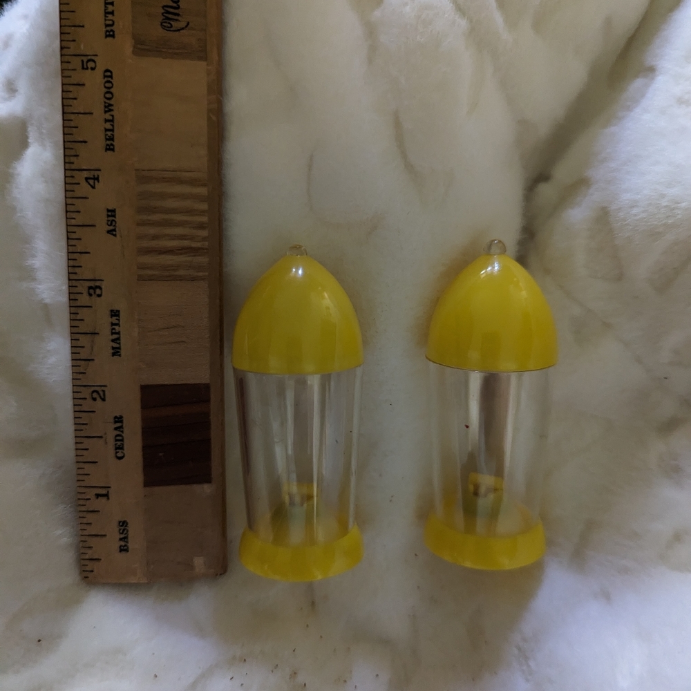 Vintage salt and pepper. Plastic.